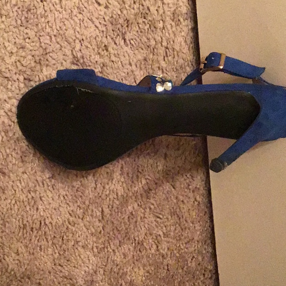 Shoes - Picture 3 of 4